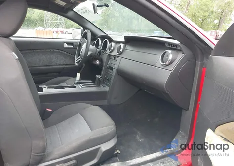 2009 Ford Mustang V6/V6 Premium z USA, uszkodzony, nr VIN 1ZVHT80N195136252